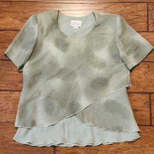Secret U.S.A women's large olive green short sleeve lightweight layered …